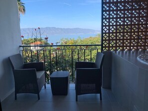 Suite estudio clásica | Escritorio, espacio para trabajar con un portátil, cortinas opacas