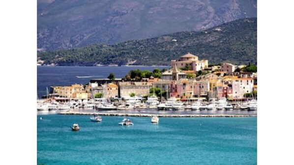 Marina - Enjoy the off-season in St Florent (pool closed):700 euros per week (Saint-Florent)