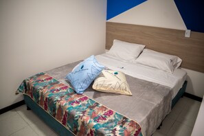 Desk, free WiFi - Hotel Santo Tomas Bogota  (Bogotá)