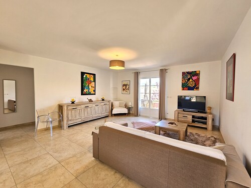Acqua è Terra 2-6 pers.clim,swimming pool &garden, 5min walk from the center of St-Florent