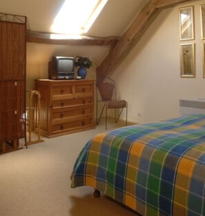 5 bedrooms, iron/ironing board, travel cot, free WiFi