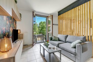 Standard Apartment, Multiple Bedrooms, Beachside (PL-Village 1 bedroom Deluxe) | Living area