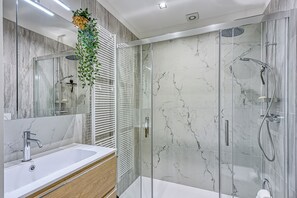 Standard-Apartment, Mehrere Schlafzimmer, am Strand (PL-Village 1 bedroom Deluxe) | Badezimmer