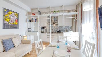 Standard Apartment, Multiple Bedrooms, Beachside (PL-Village 1 bedroom Deluxe) | Dining room