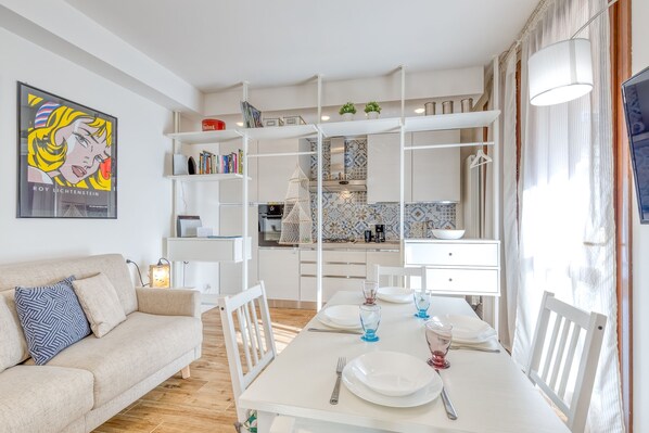 Standard Apartment, Multiple Bedrooms, Beachside (PL-Village 1 bedroom Deluxe) | Dining room