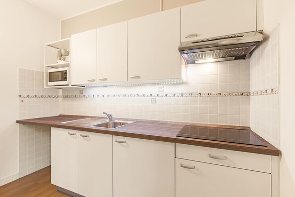 Standard Studio, Beachside (PL-Village Studio Deluxe) | Private kitchen