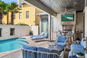 Outdoor dining - Endless Summer - Heated Private Pool, 2 Cmty Pools, Near the Beach + Dining! (Miramar Beach)