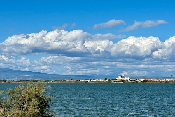 Blick auf Cabras (Foto: K. Schroeter)