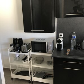 Microwave, oven, stovetop, cookware/dishes/utensils