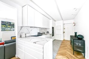 Fridge, microwave, oven, stovetop