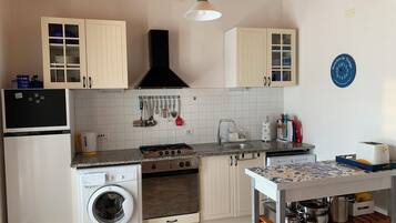 Réfrigérateur, four, plaque de cuisson, lave-vaisselle