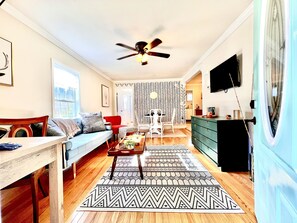 Smart TV - Wine and Wedding Mountain Getaway at Arborview - 5 minutes from Downtown (Dahlonega)