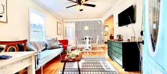 Wine and Wedding Mountain Getaway at Arborview - 5 minutes from Downtown