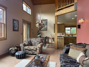 Flat-screen TV, fireplace, books, stereo