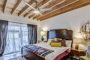 4 bedrooms, desk, WiFi