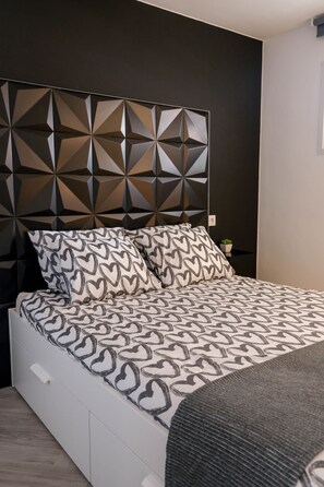 2 bedrooms, WiFi, bed sheets