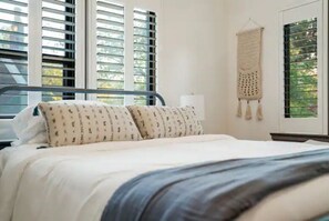 3 habitaciones, escritorio, tabla de planchar con plancha y wifi gratis 