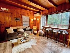 Flat-screen TV, fireplace - Micro Cabin | 1Bed + Loft (Crestline)