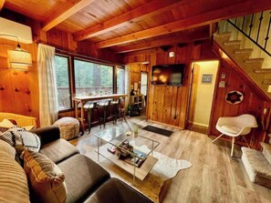 Flat-screen TV, fireplace - Micro Cabin | 1Bed + Loft (Crestline)