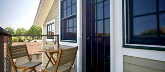 "Meteor": River View Penthouse in Downtown Mystic