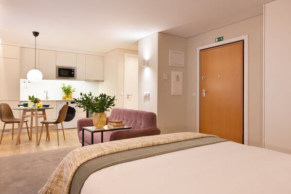 Zimmersafe, Bügeleisen/Bügelbrett, Reisekinderbett, WLAN