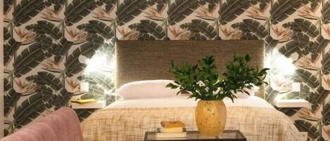 Zimmersafe, Bügeleisen/Bügelbrett, Reisekinderbett, WLAN