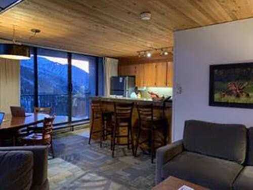 Adjoining Snowbird Cozy Ski Condos - Iron Blosam Lodge  Jan 10-16 2026
