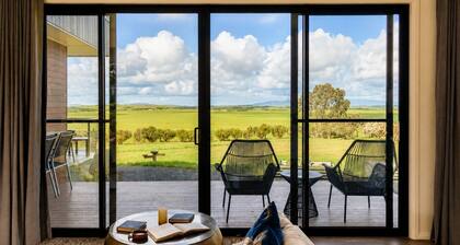 Wamoon Retreat - The Apartment ~ Luxury Gateway to Wilsons Prom
