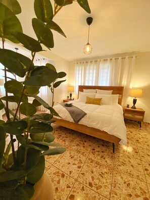 1 soverom, safe på rommet, skrivebord og wi-fi (inkludert)