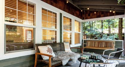 Charming cozy cottage in beautiful surroundings minutes from outdoor adventures.