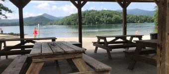 Cute cabin😊Pretty Views! Clean! ONLY 1 MILE TO TOWN!