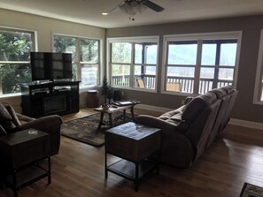 Smart TV, fireplace, DVD player, ping pong