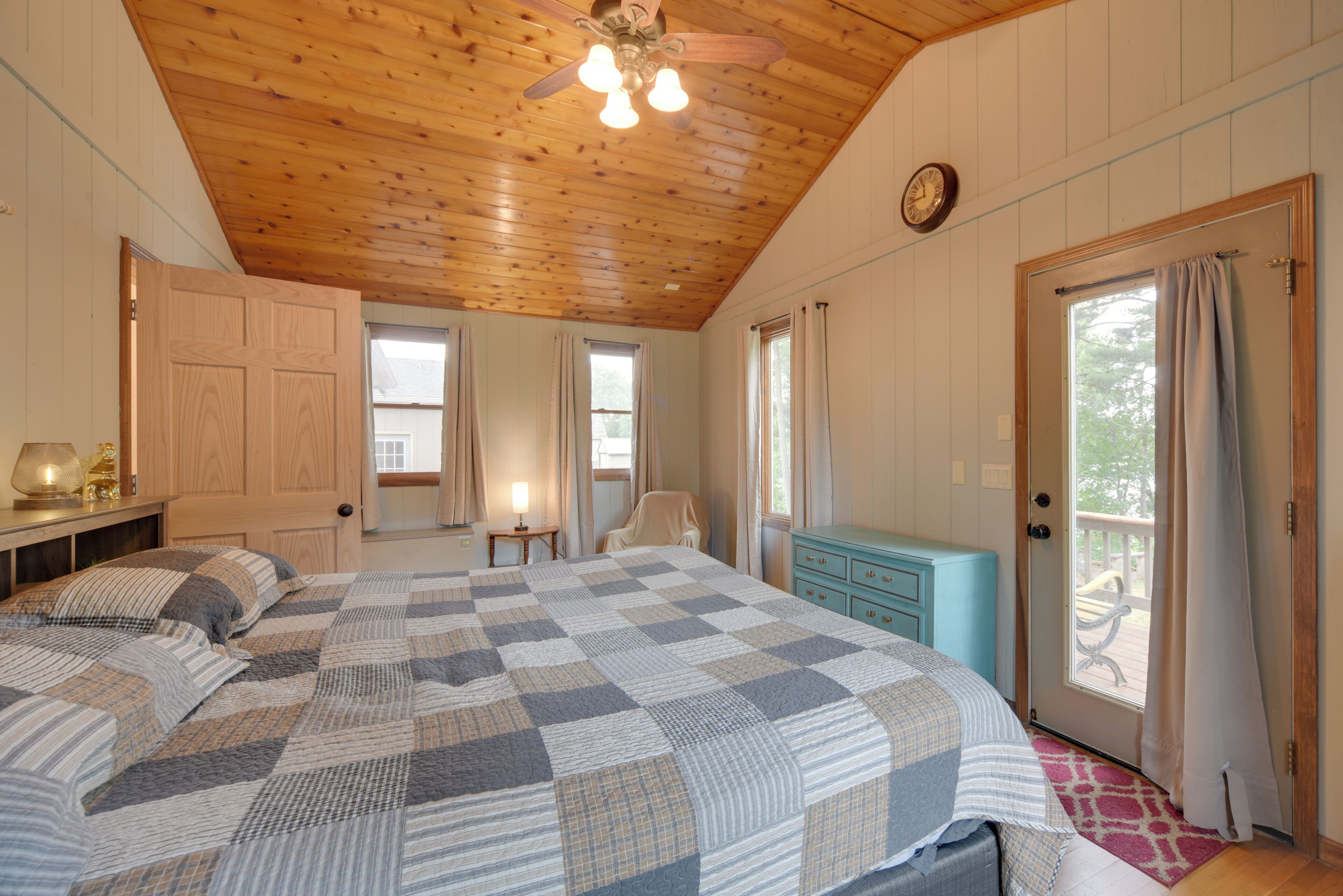 3 Schlafzimmer, Schreibtisch, Bügeleisen/Bügelbrett, Reisekinderbett