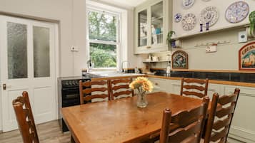 Cottage | Dining