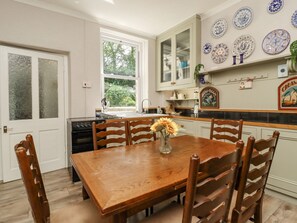 Cottage | Dining