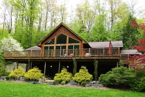 Exterior - Suttons Bay Therapy-Hot Tub/GameRoom/Fireplace/AC (Suttons Bay)