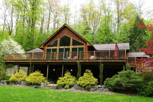 Suttons Bay Therapy-Hot Tub/GameRoom/Fireplace/AC