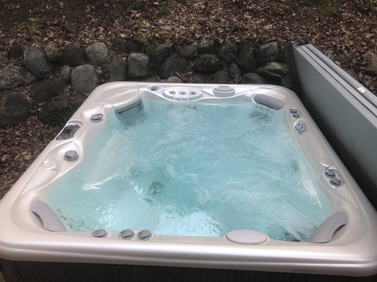 Tina de hidromasaje al aire libre