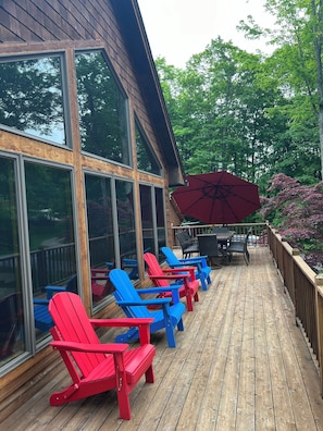 Outdoor dining - Suttons Bay Therapy-Hot Tub/GameRoom/Fireplace/AC (Suttons Bay)