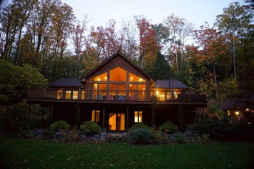 Suttons Bay Therapy-Hot Tub/GameRoom/Fireplace/AC