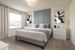 5 habitaciones, tabla de planchar con plancha y cuna de viaje 