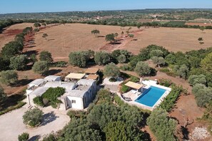 Exterior - Luxury family villa to relax in with large pool (Ostuni)