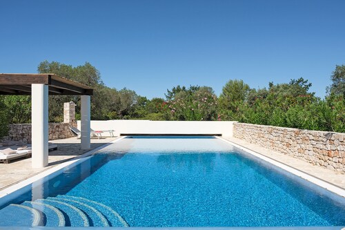 Luxury family villa to relax in with large pool