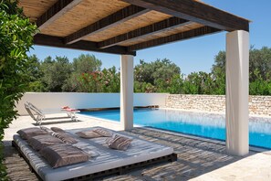 حم ّام سباحة خارجي، حمّام سباحة مُدفَّأ