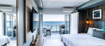 Beach Front Penthouse Apartment (No load-shedding)