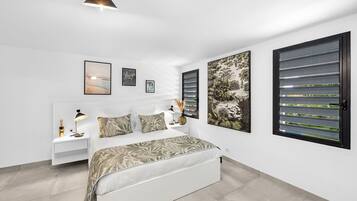 4 間睡房、書桌、床單、方便輪椅出入