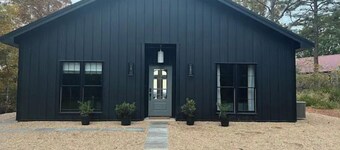 The Lark Haus: Luxury Home with stunning lake view