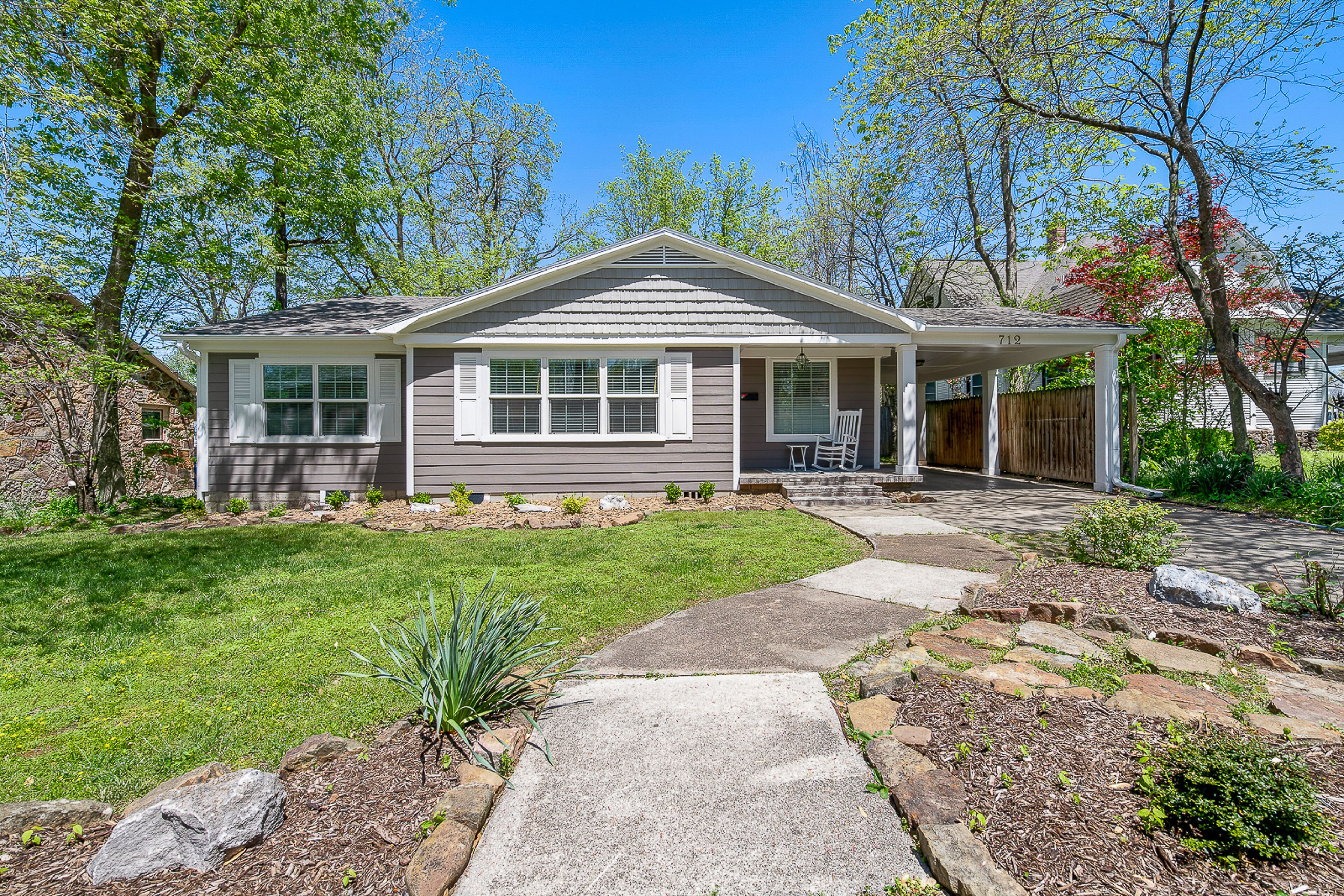 Charming, dog-friendly home with a washer/dryer, firepit, central AC, & grill