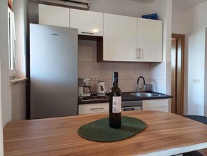 Kühlschrank, Herdplatte, Geschirrspüler