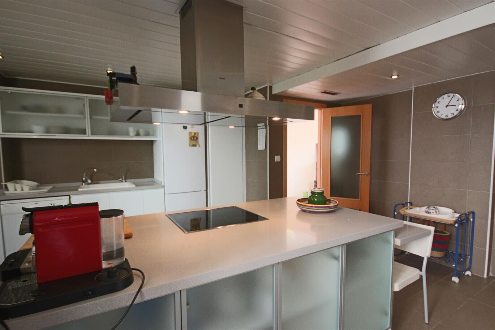 Kühlschrank, Mikrowelle, Ofen, Geschirrspüler